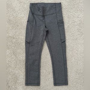 Lululemon Leggings / Size 4 / Gray / Crop 17